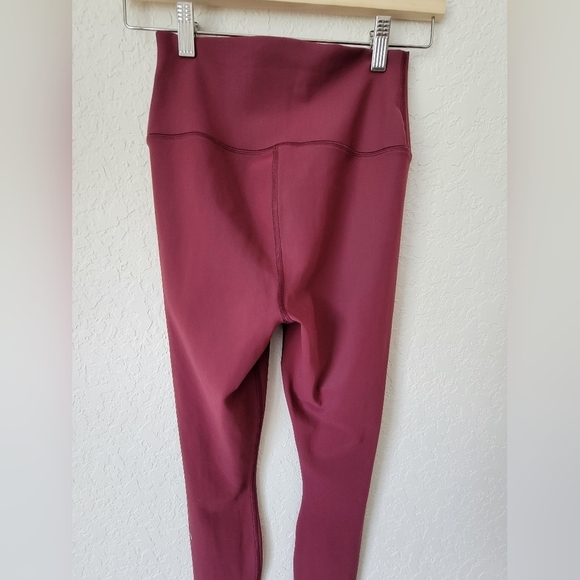 Alo Yoga Warrior Ripped Distressed Red ActiveWorkout Leggings Small - Picture 6 of 11